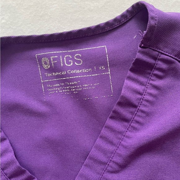FIGS Women's Casma 3 pocket size XS in ultra violet. Rare color - Picture 2 of 3